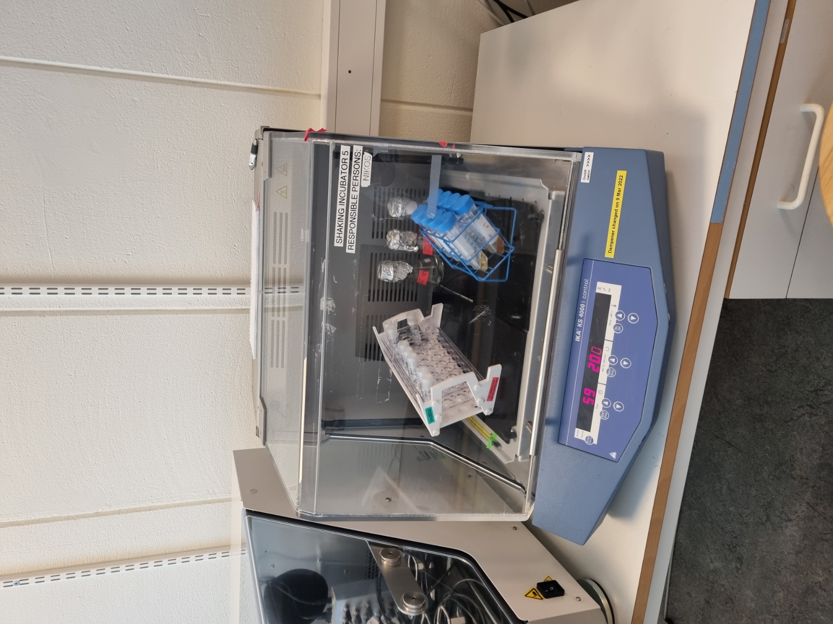 Picture of Shaking incubator 5