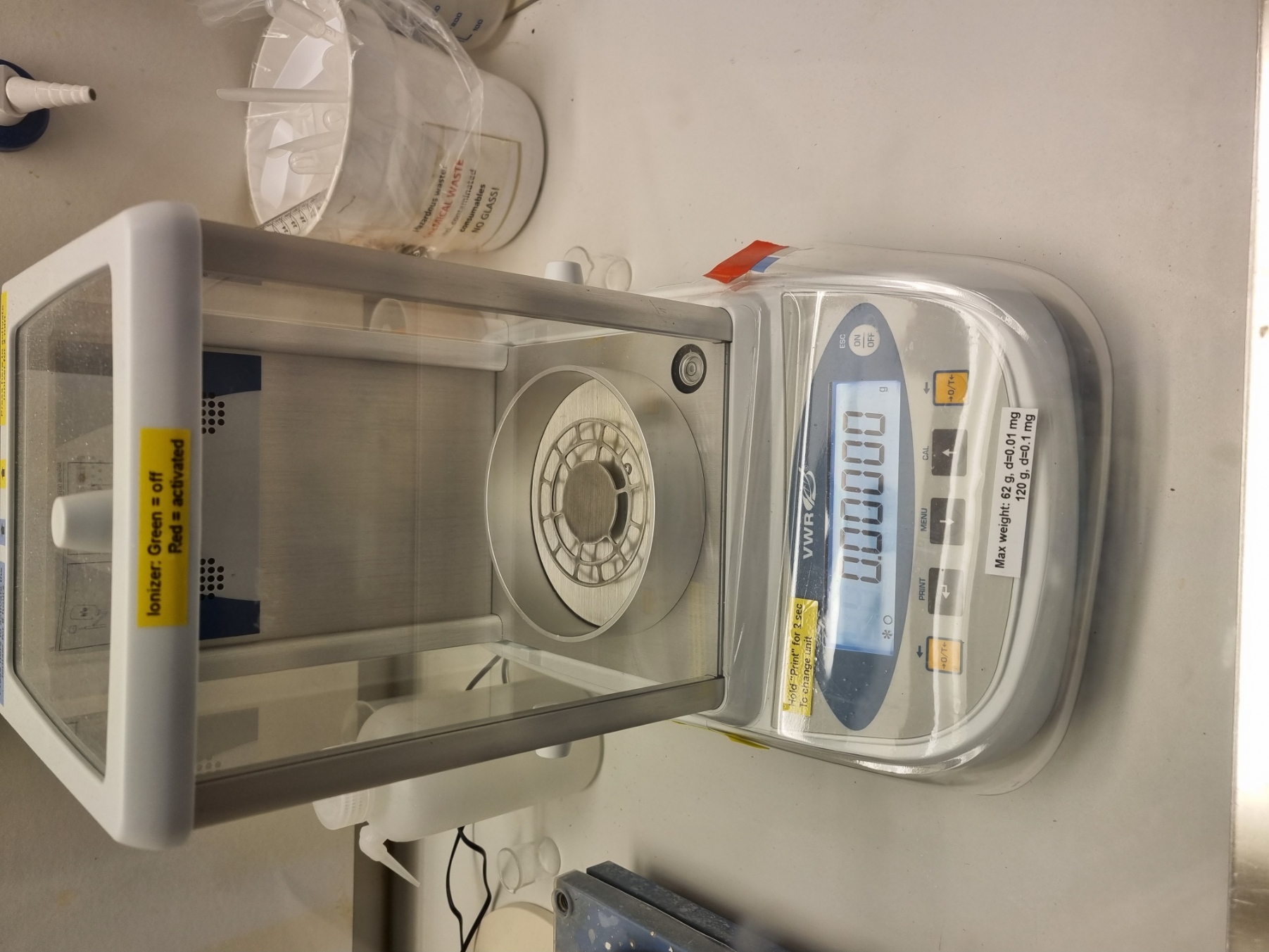 Picture of VWR Semi-Micro Balances with Ioniser 2