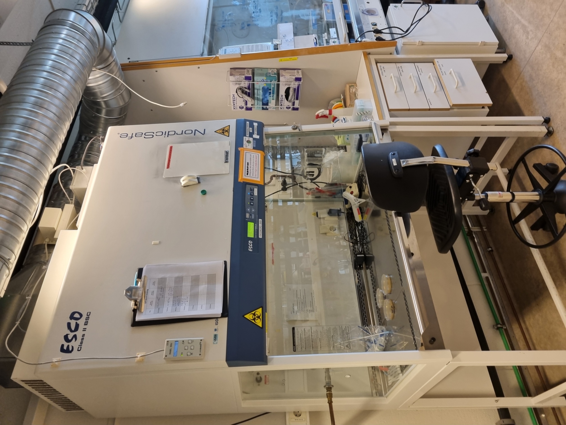 Picture of LAF bench 3