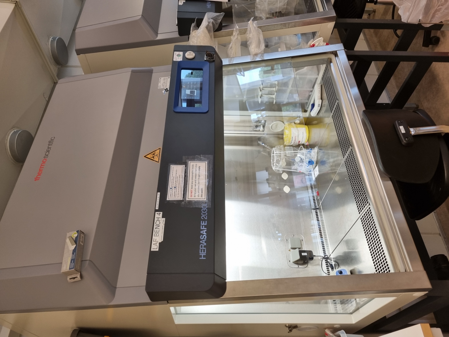 Picture of LAF bench  4